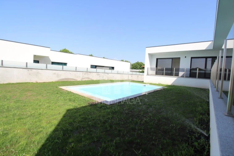 Moradia T3 para Venda em Merelim (São Paio), Panoias e Parada de Tibães Foto 1