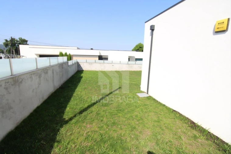 Moradia T3 para Venda em Merelim (São Paio), Panoias e Parada de Tibães Foto 5