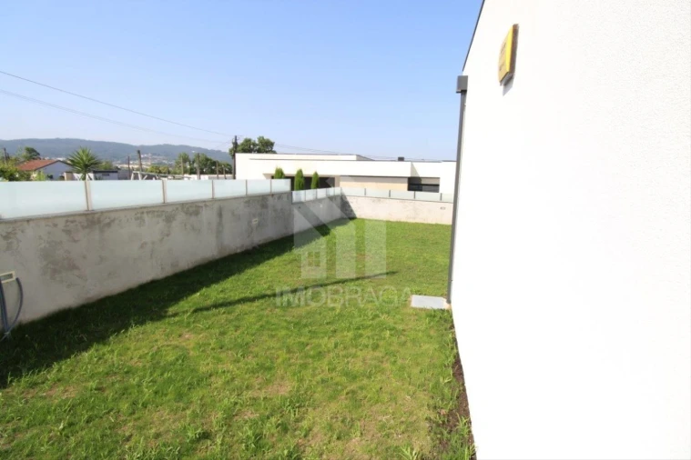 Moradia T3 para Venda em Merelim (São Paio), Panoias e Parada de Tibães Foto 6