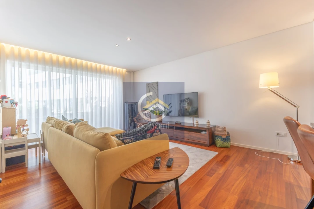 Apartamento T2 para Venda em Campanhã Foto 2