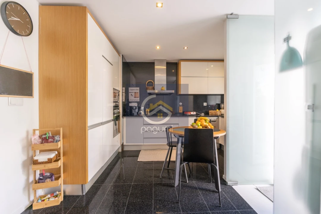 Apartamento T2 para Venda em Campanhã Foto 12