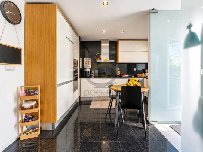 Apartamento T2 para Venda em Campanhã Foto 7