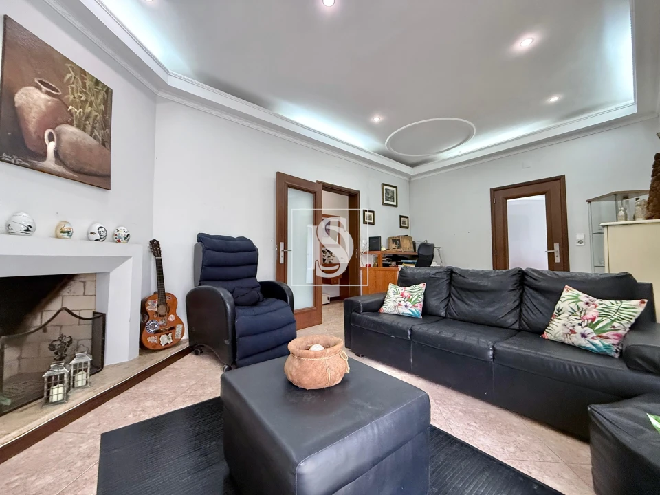 Moradia T4 para Venda em Requião Foto 4