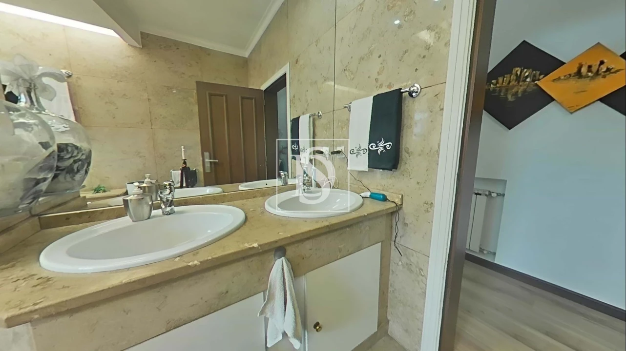 Moradia T4 para Venda em Requião Foto 26