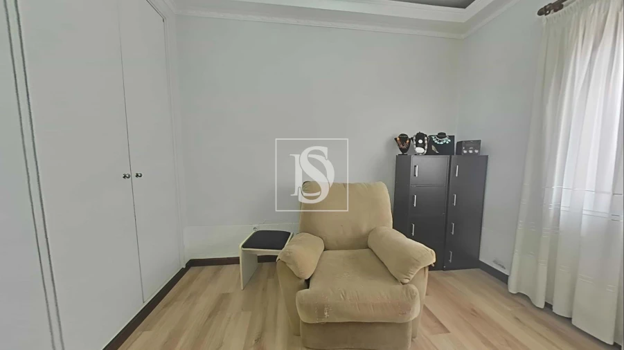 Moradia T4 para Venda em Requião Foto 31