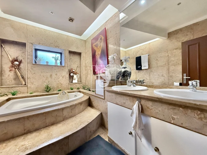 Moradia T4 para Venda em Requião Foto 5