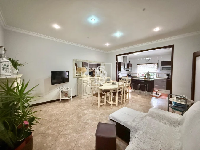 Moradia T4 para Venda em Requião Foto 7