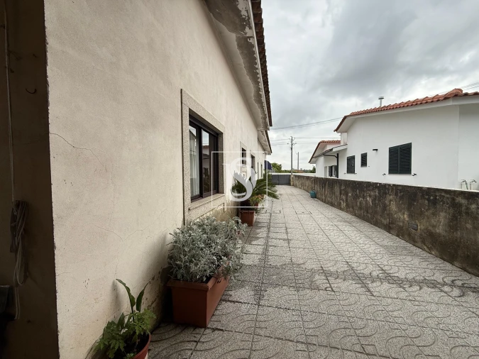 Moradia T4 para Venda em Requião Foto 10