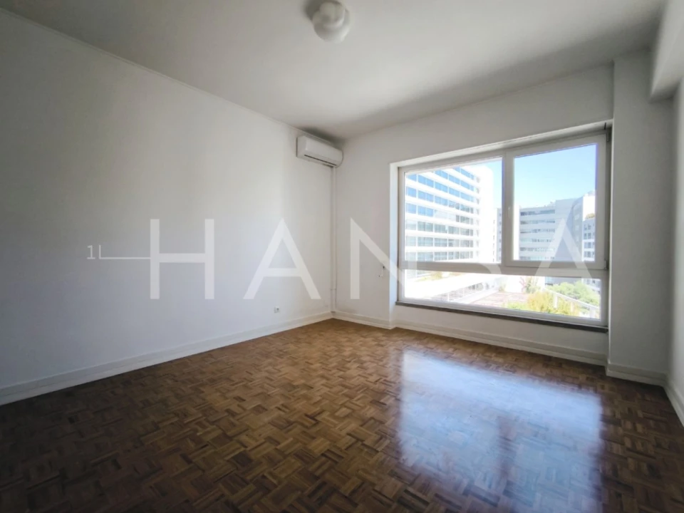 Apartamento T4 para Arrendamento em Santo António Foto 14