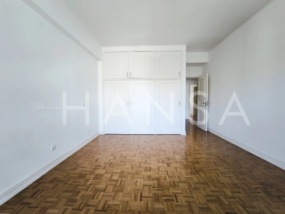 Apartamento T4 para Arrendamento em Santo António Foto 20