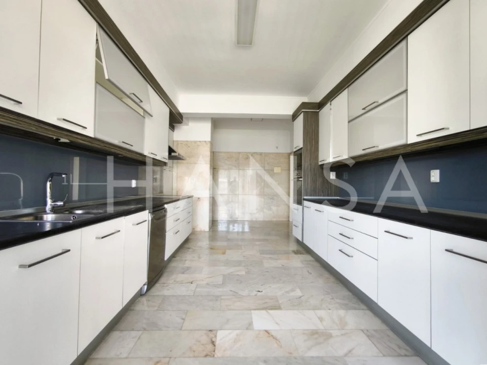 Apartamento T4 para Arrendamento em Santo António Foto 24