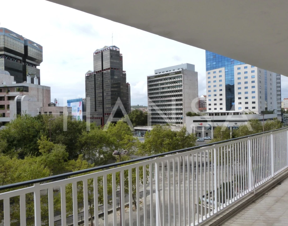 Apartamento T4 para Arrendamento em Santo António Foto 28