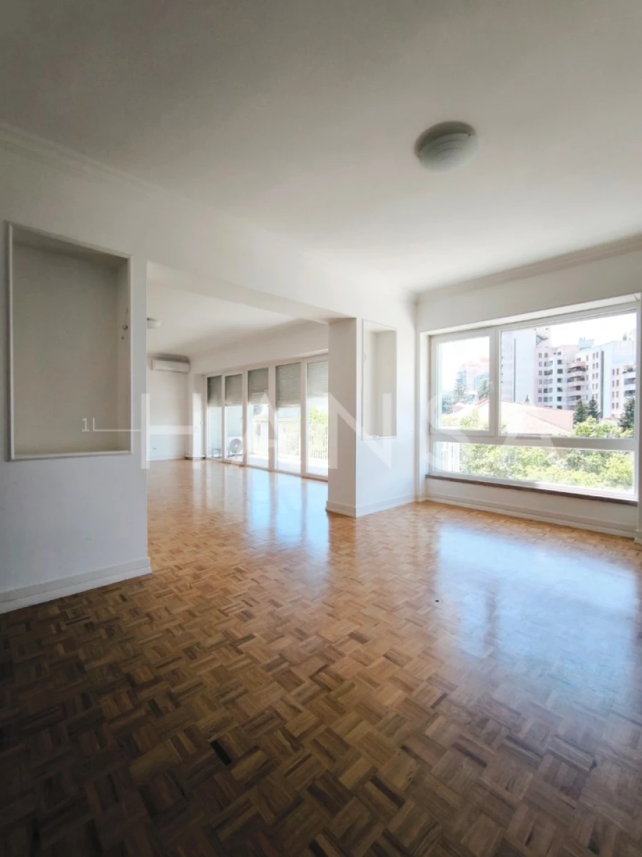 Apartamento T4 para Arrendamento em Santo António Foto 9