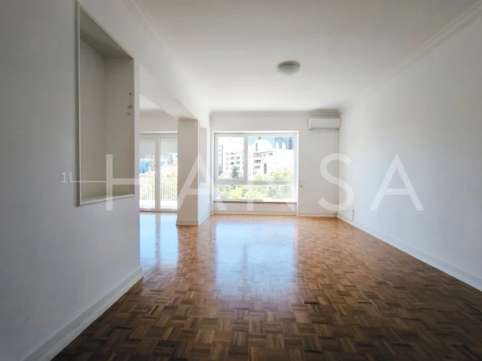 Apartamento T4 para Arrendamento em Santo António Foto 10