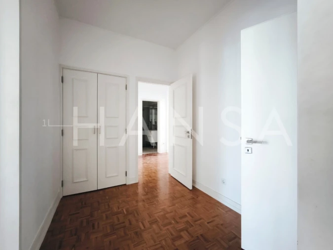 Apartamento T4 para Arrendamento em Santo António Foto 11