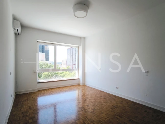 Apartamento T4 para Arrendamento em Santo António Foto 15