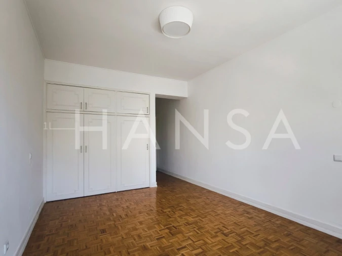 Apartamento T4 para Arrendamento em Santo António Foto 21