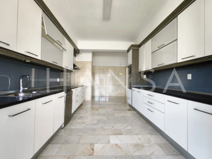 Apartamento T4 para Arrendamento em Santo António Foto 24