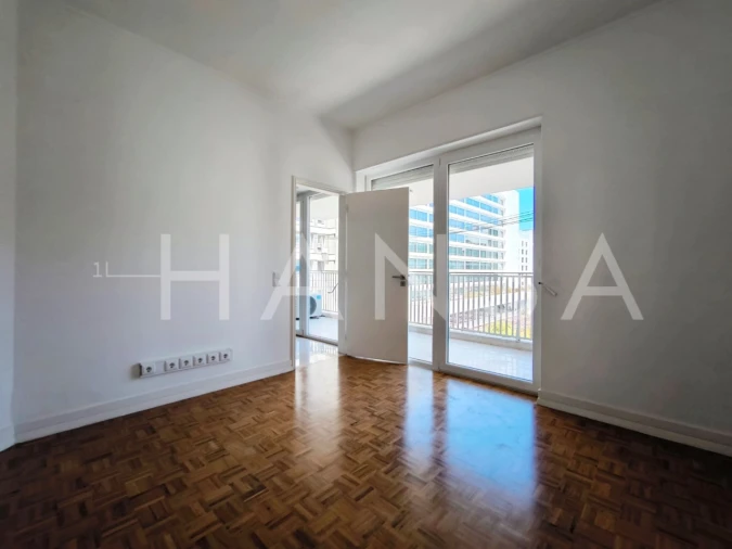 Apartamento T4 para Arrendamento em Santo António Foto 25