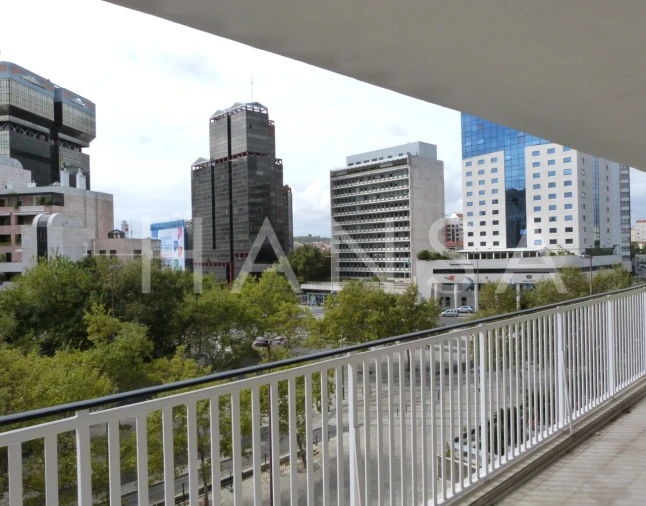 Apartamento T4 para Arrendamento em Santo António Foto 28