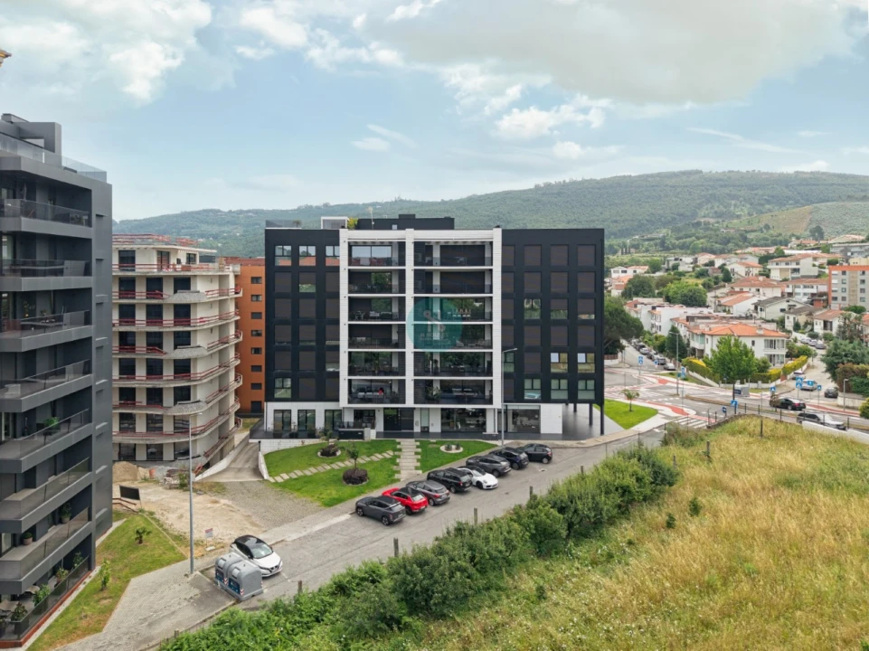 Apartamento T4 para Venda em Nogueira, Fraião e Lamaçães Foto 1