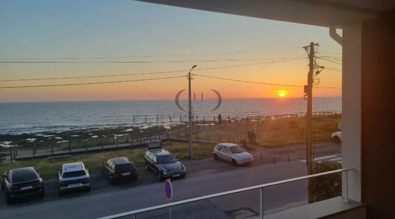 Moradia T3 para Venda em São Felix da Marinha Foto 2