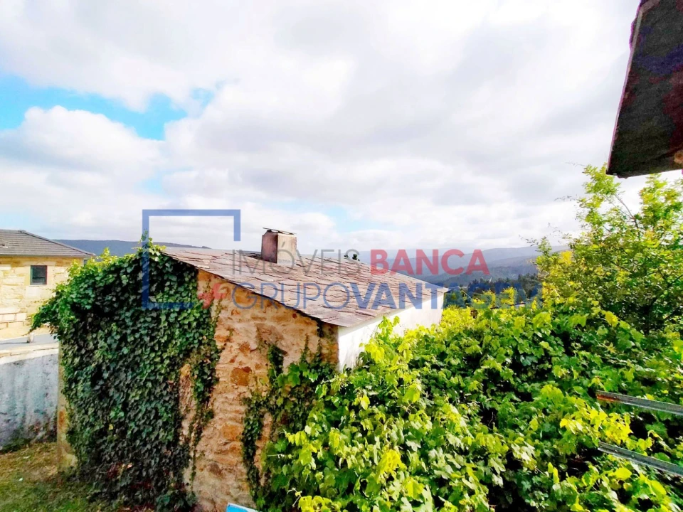 Moradia T3 para Venda em Alvarenga Foto 12