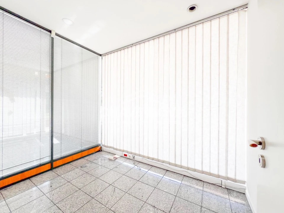 Loja para Venda em Oliveira do Douro Foto 14