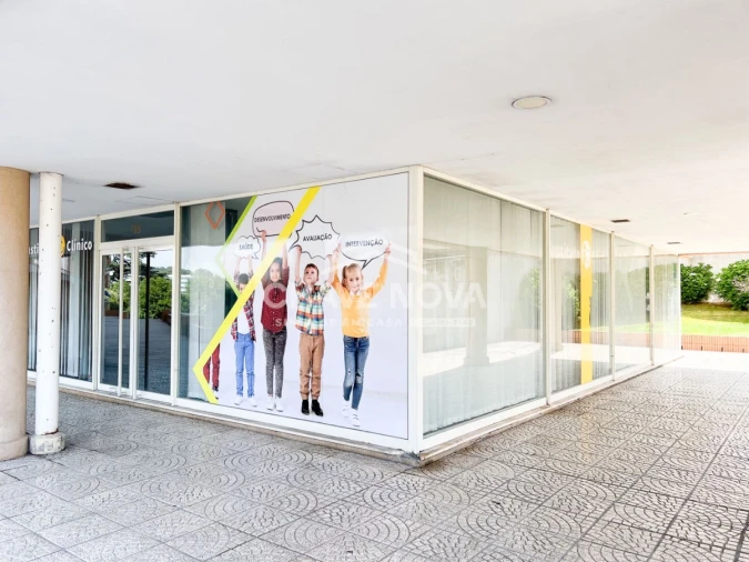 Loja para Venda em Oliveira do Douro Foto 1