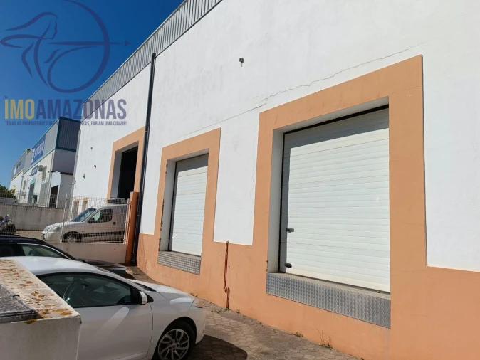 Loja para Venda em Estômbar e Parchal