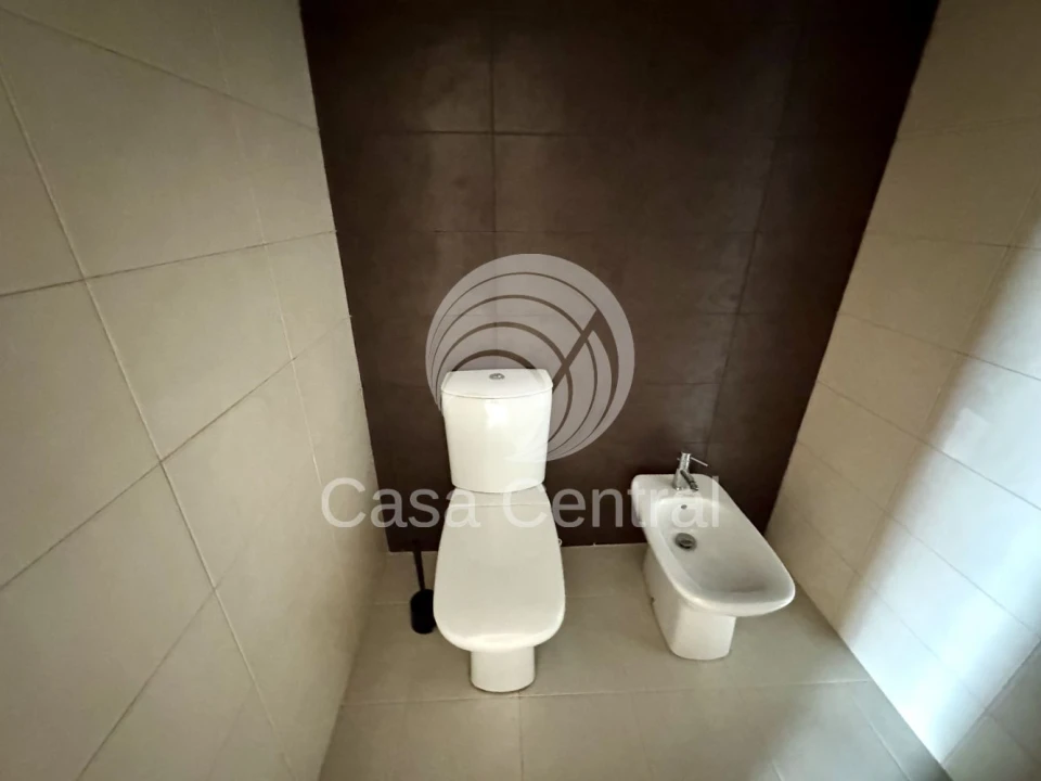 Loja para Venda em Santo António dos Cavaleiros e Frielas Foto 15