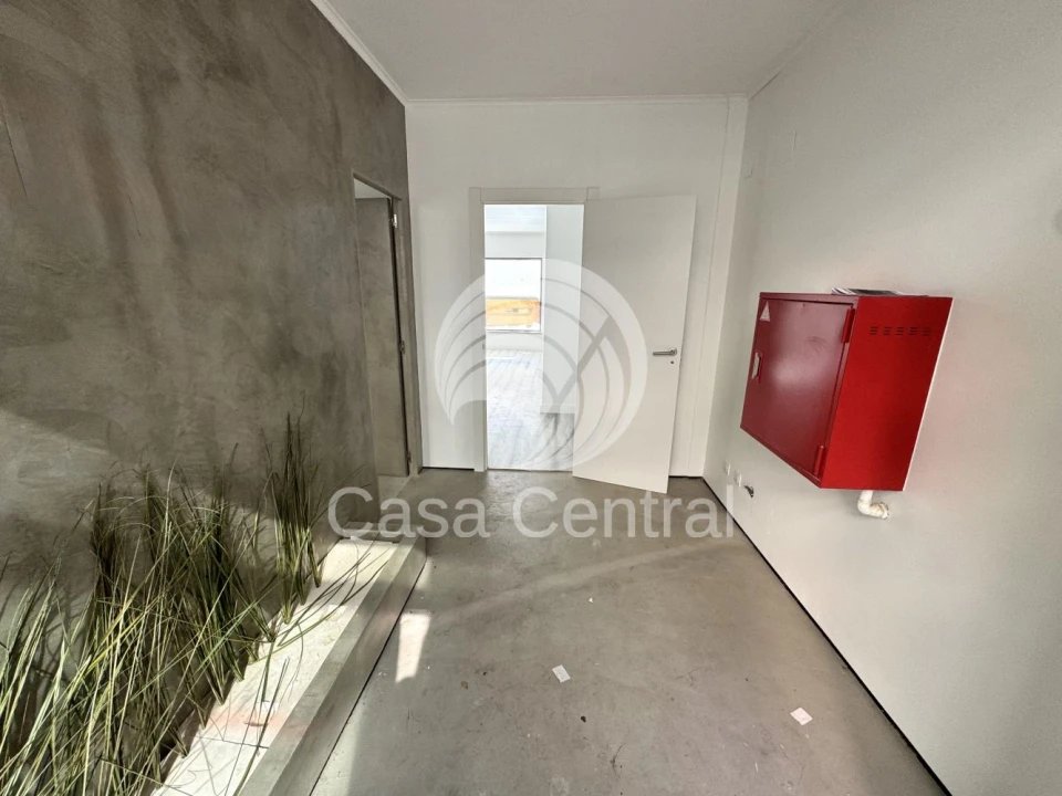 Loja para Venda em Santo António dos Cavaleiros e Frielas Foto 5