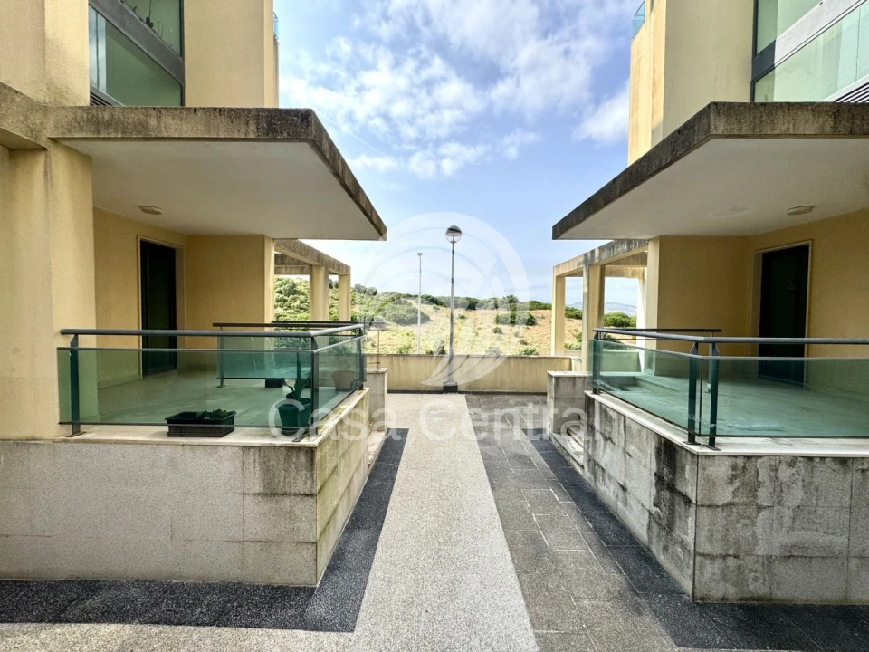 Loja para Venda em Santo António dos Cavaleiros e Frielas Foto 25