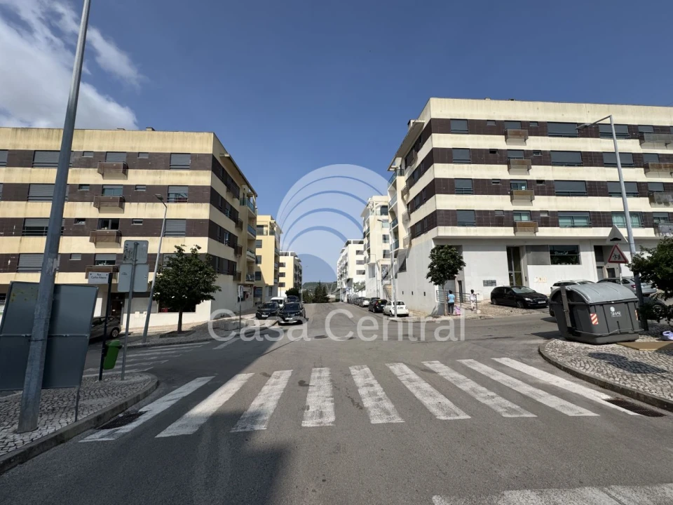 Loja para Venda em Santo António dos Cavaleiros e Frielas Foto 30