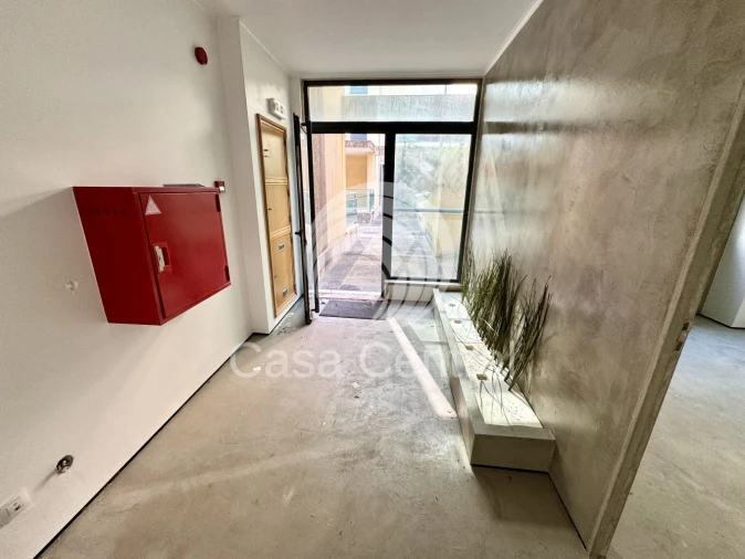 Loja para Venda em Santo António dos Cavaleiros e Frielas Foto 20