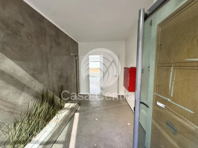 Loja para Venda em Santo António dos Cavaleiros e Frielas Foto 4