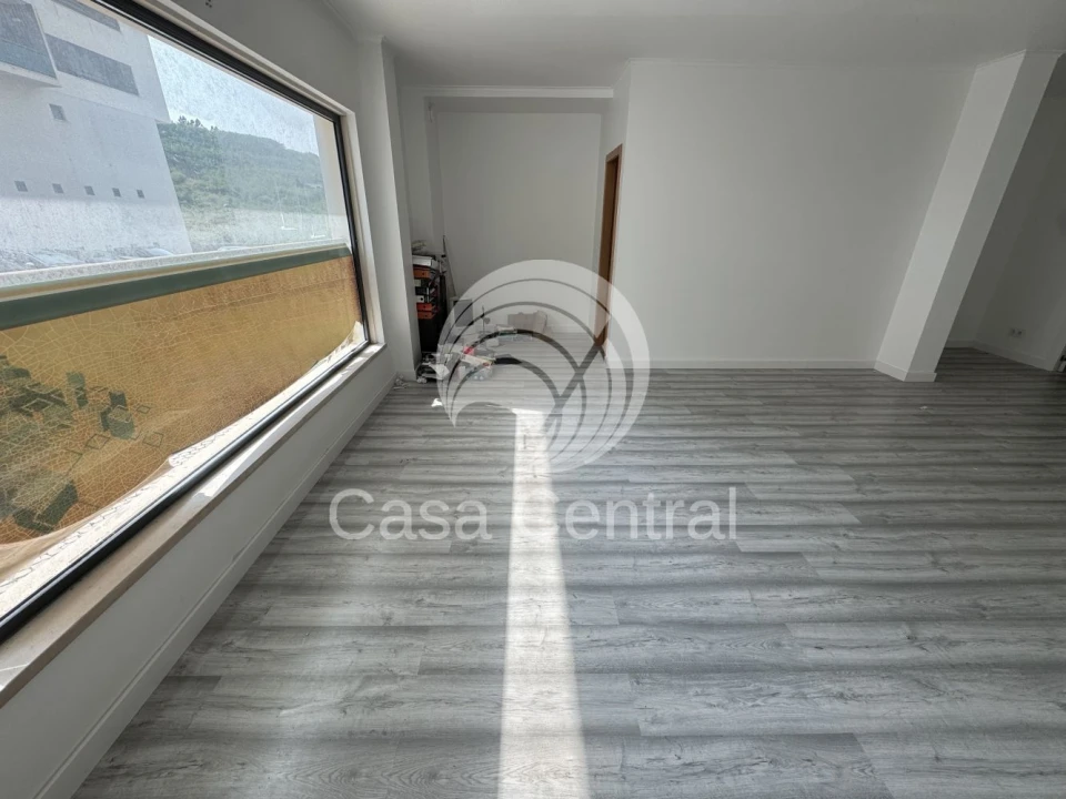 Loja para Venda em Santo António dos Cavaleiros e Frielas Foto 10