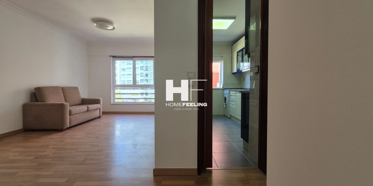 Apartamento T2 para Arrendamento em Alvalade Foto 3