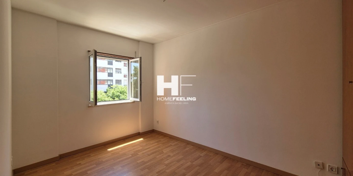 Apartamento T2 para Arrendamento em Alvalade Foto 11