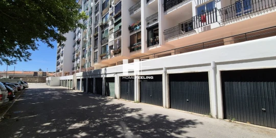 Apartamento T1 para Venda em Carcavelos e Parede