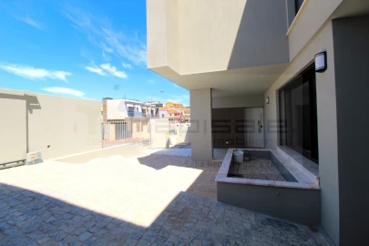 Moradia T3 para Venda em Barcarena