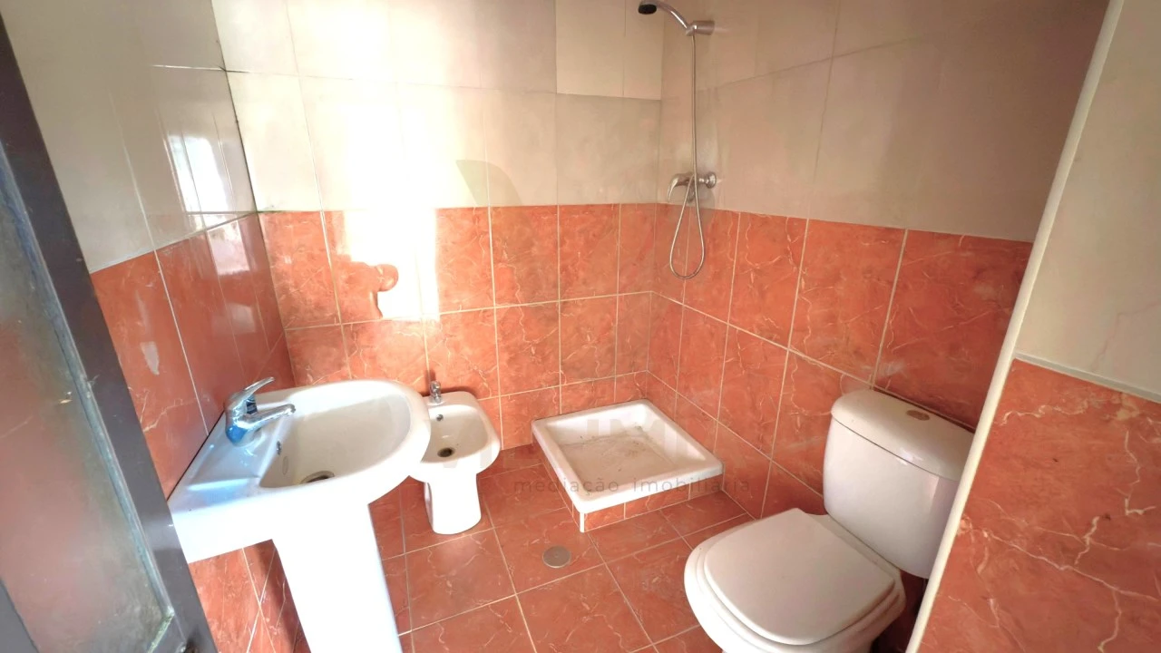 Moradia T3 para Venda em Bárrio e Cepões Foto 15