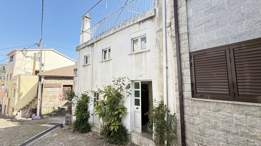 Moradia T3 para Venda em Cortes do Meio Foto 8