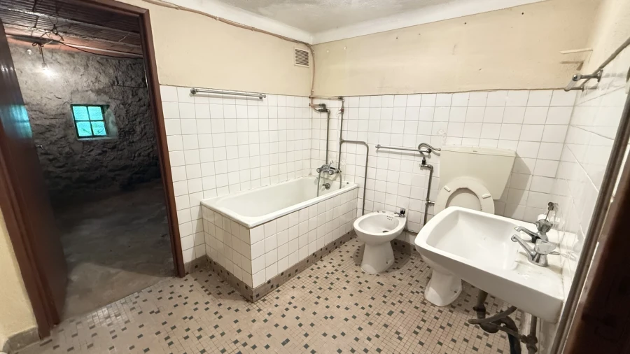 Moradia T3 para Venda em Cortes do Meio Foto 12