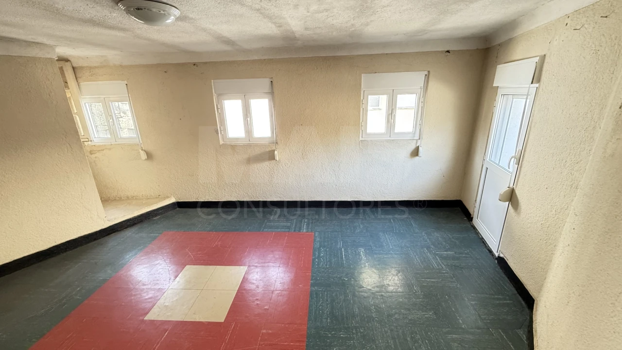 Moradia T3 para Venda em Cortes do Meio Foto 2