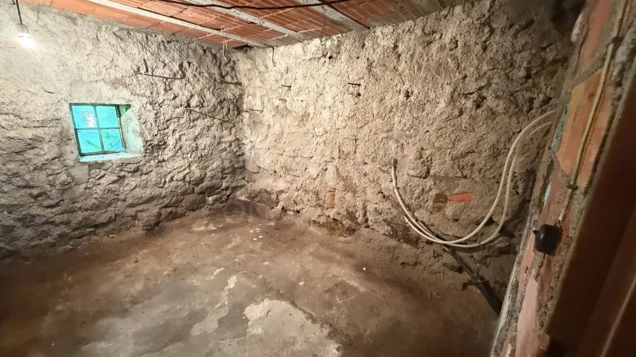 Moradia T3 para Venda em Cortes do Meio Foto 10