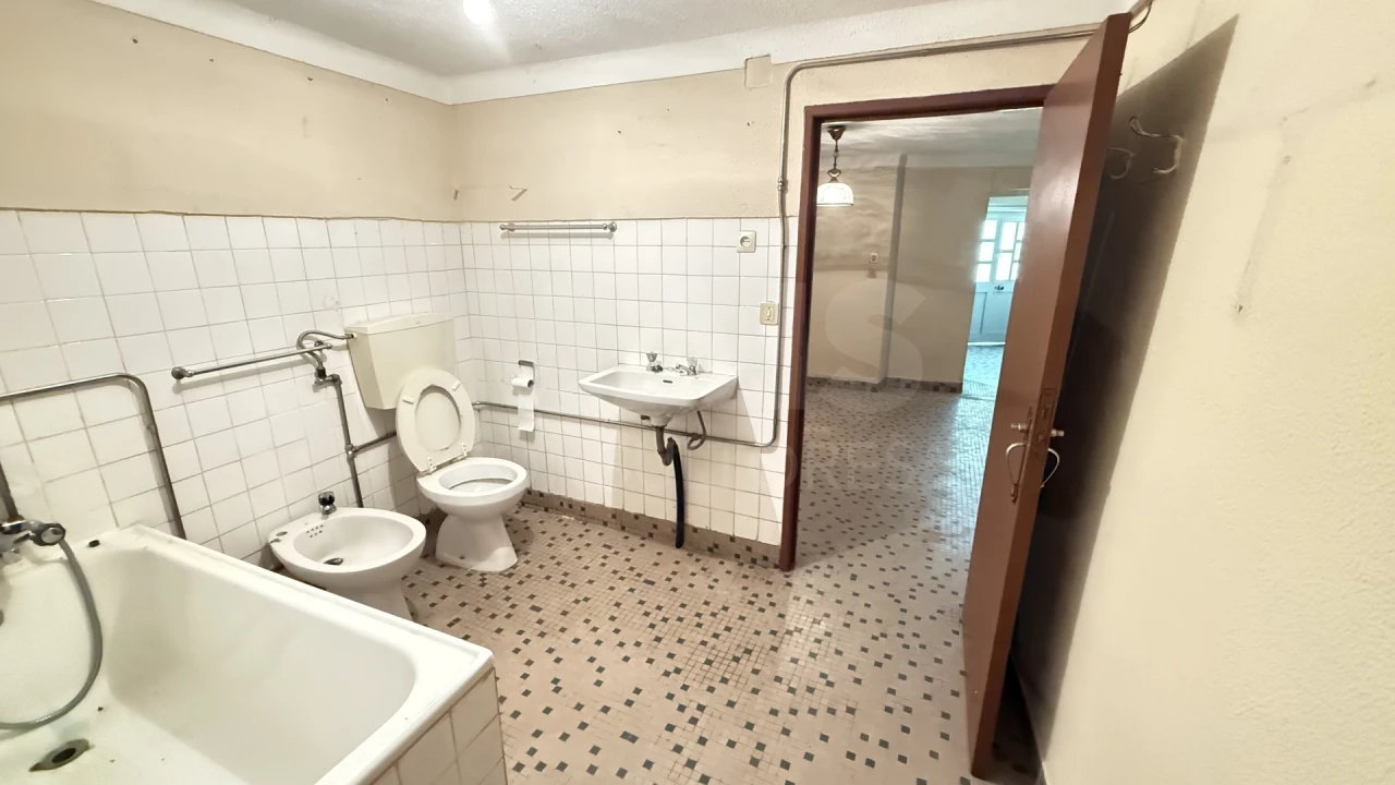 Moradia T3 para Venda em Cortes do Meio Foto 9