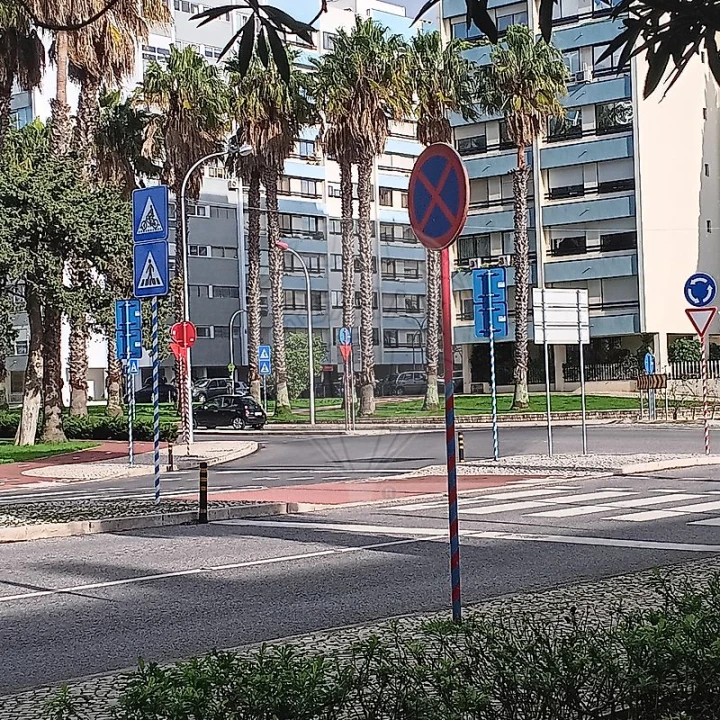 Loja para Venda em Oeiras e São Julião da Barra, Paço de Arcos e Caxias Foto 1