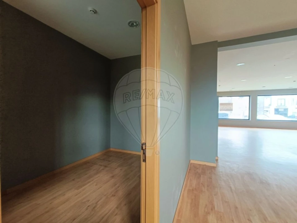 Loja para Arrendamento em Vagos e Santo António Foto 7