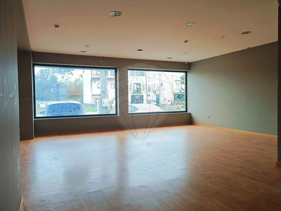 Loja para Arrendamento em Vagos e Santo António Foto 3